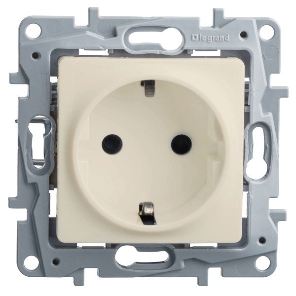 Изображение: розетка 2p+e нем.стд. (слоновая кость)  etika т.м.legrand в Минске