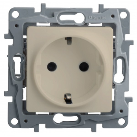 Изображение: розетка 2р+е нем.стд. со шторками (слоновая кость)  etika (рф) в Минске